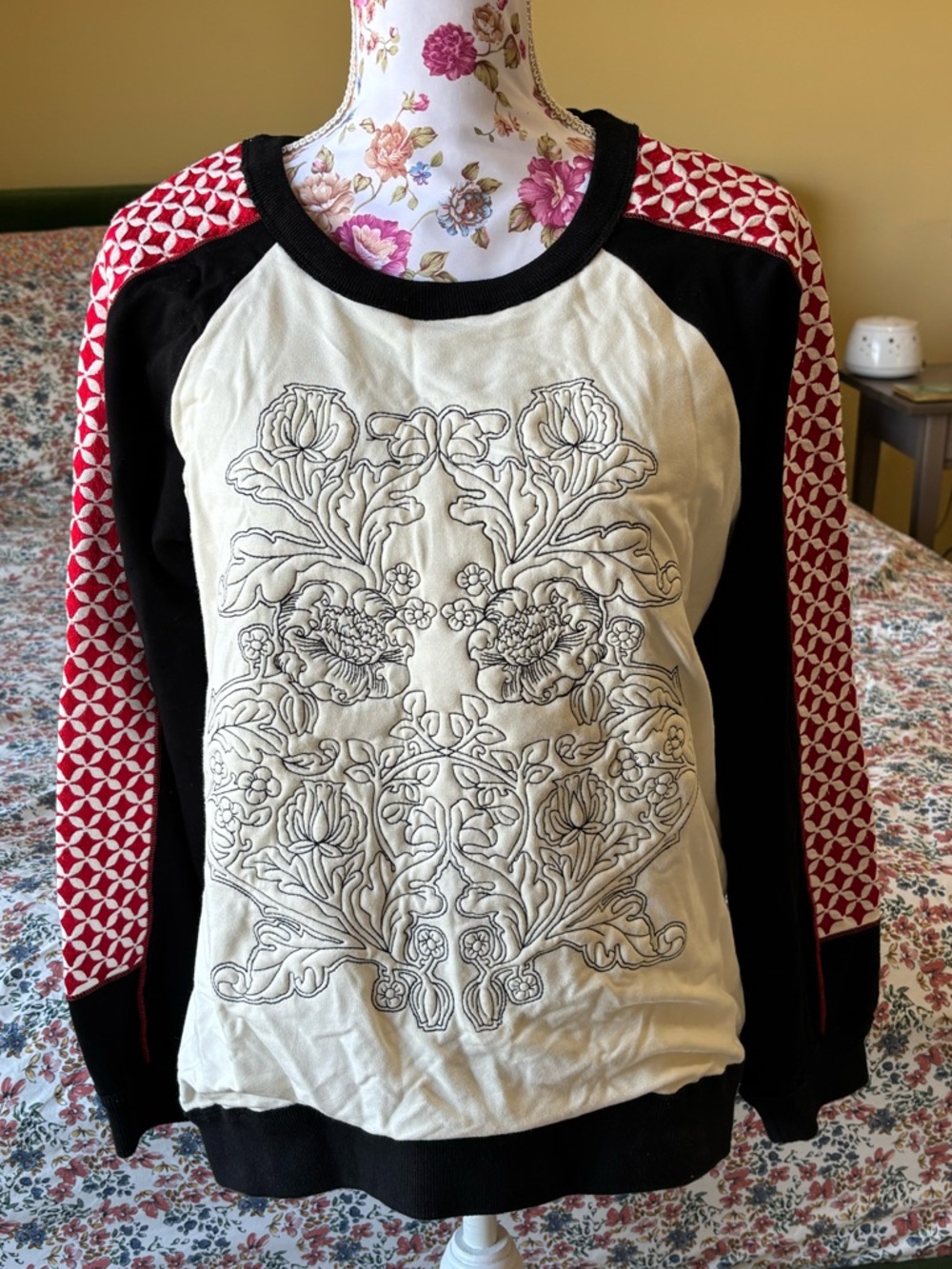 Liberty Garden Floral Stitched / Embroidered Sweatshirt Sz Medium Women’s Detail